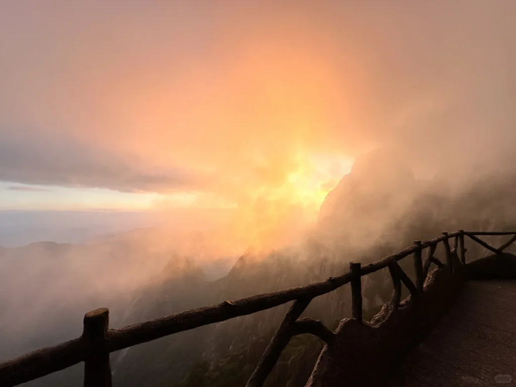 Sunset
Huangshan Sunset
Anhui travel guide
Yellow Mountain Itinerary