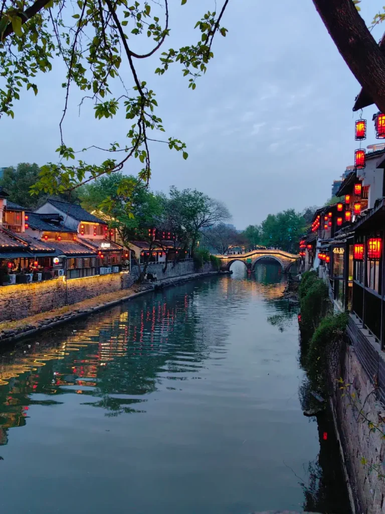Hangzhou travel guide
Things to do in Hangzhou
Hangzhou 7-day itinerary
Hangzhou culture
Silk Capital" of China
the Beijing-Hangzhou Grand Canal