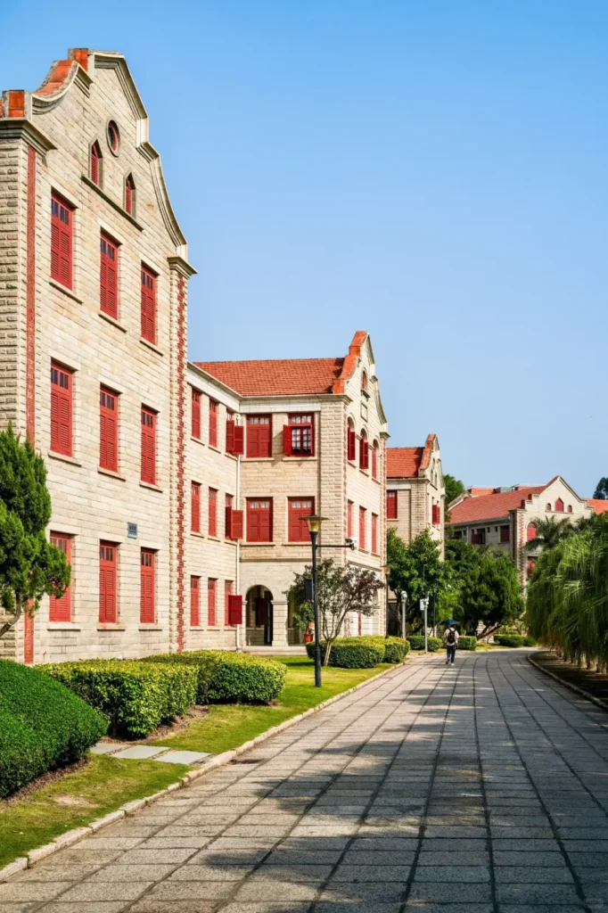 Xiamen itinerary
Xiamen travel guide
Fujian travel
Gulangyu Island
Minnan culture
Xiamen University