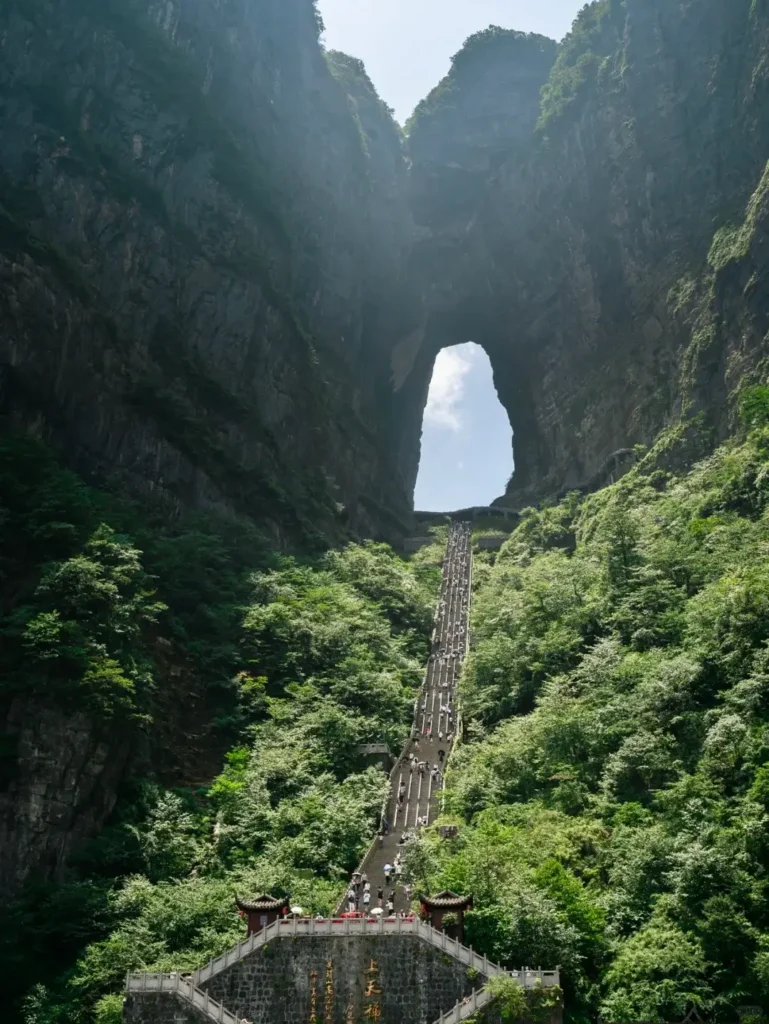 Hunan Itinerary
Zhangjiajie Avatar mountainsguide
Tianmen Mountain