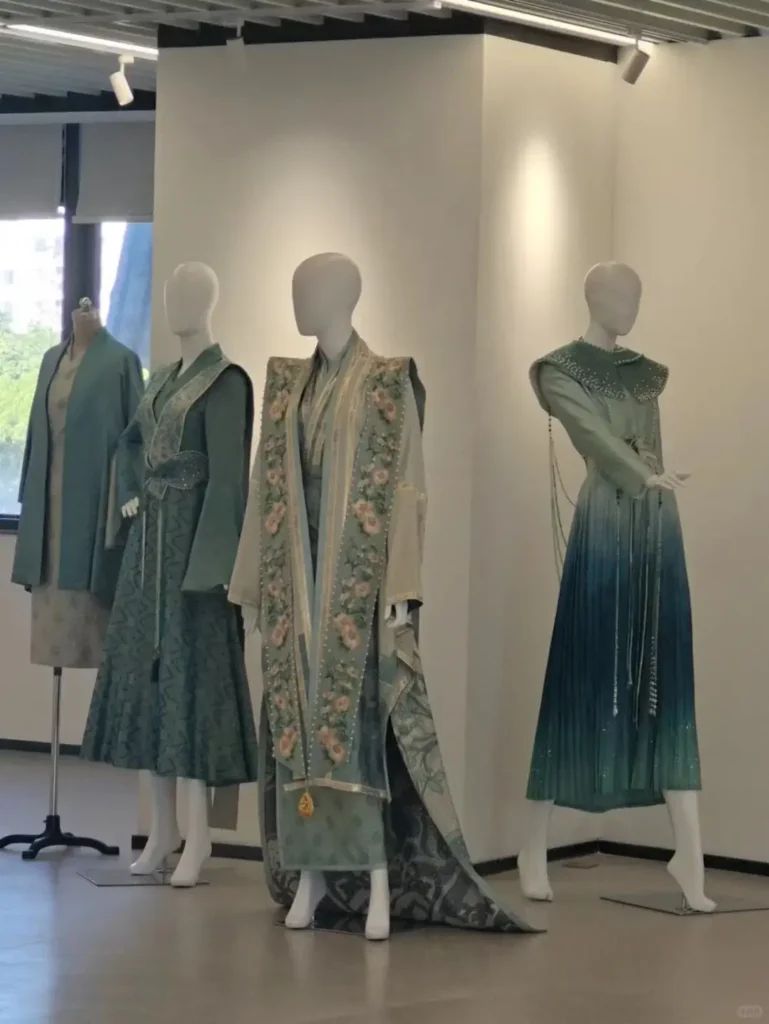 Hangzhou travel guide
Things to do in Hangzhou
Hangzhou 7-day itinerary
Hangzhou culture
Silk Capital" of China