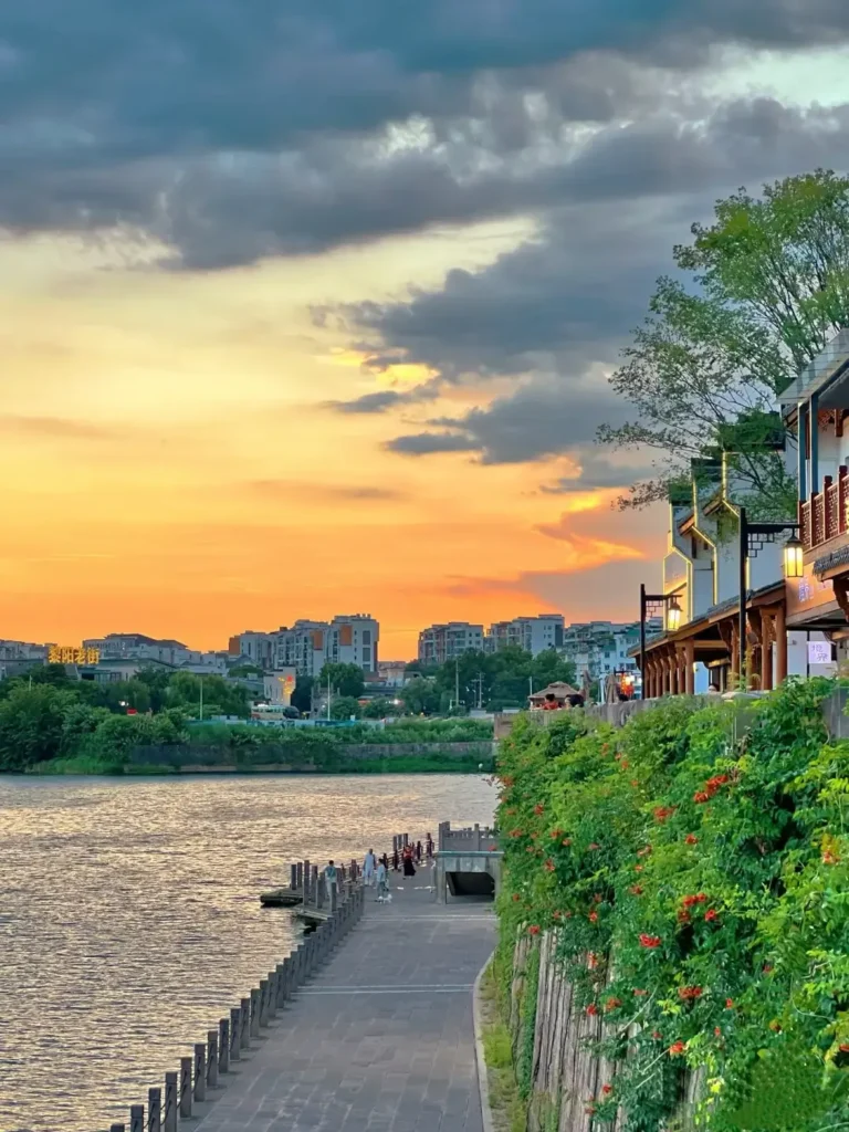 TunXi
TunXi Ancient Street
Anhui travel guide