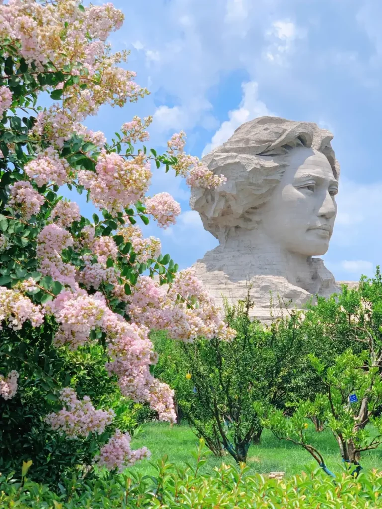 Hunan Itinerary
Changsha itinerary
Hunan spicy food culture
Orange Isle & Mao’s Colossal Bust