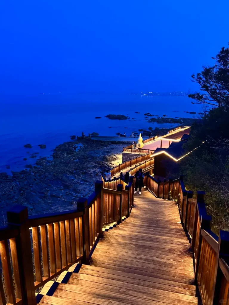 8-Day Qingdao Itinerary
Yantai wine tasting
Best seafood in China
Yantai Fishermen's Wharf