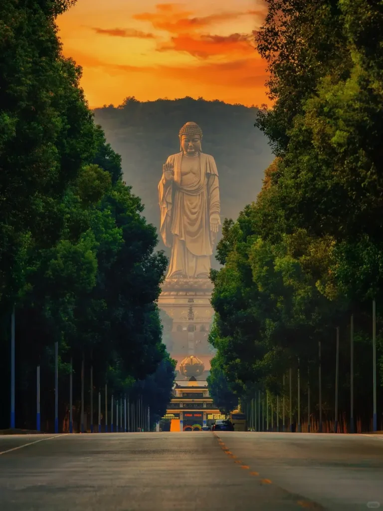 Wuxi
Lingshan Grand Buddha
7-Day Jiangsu Itinerary