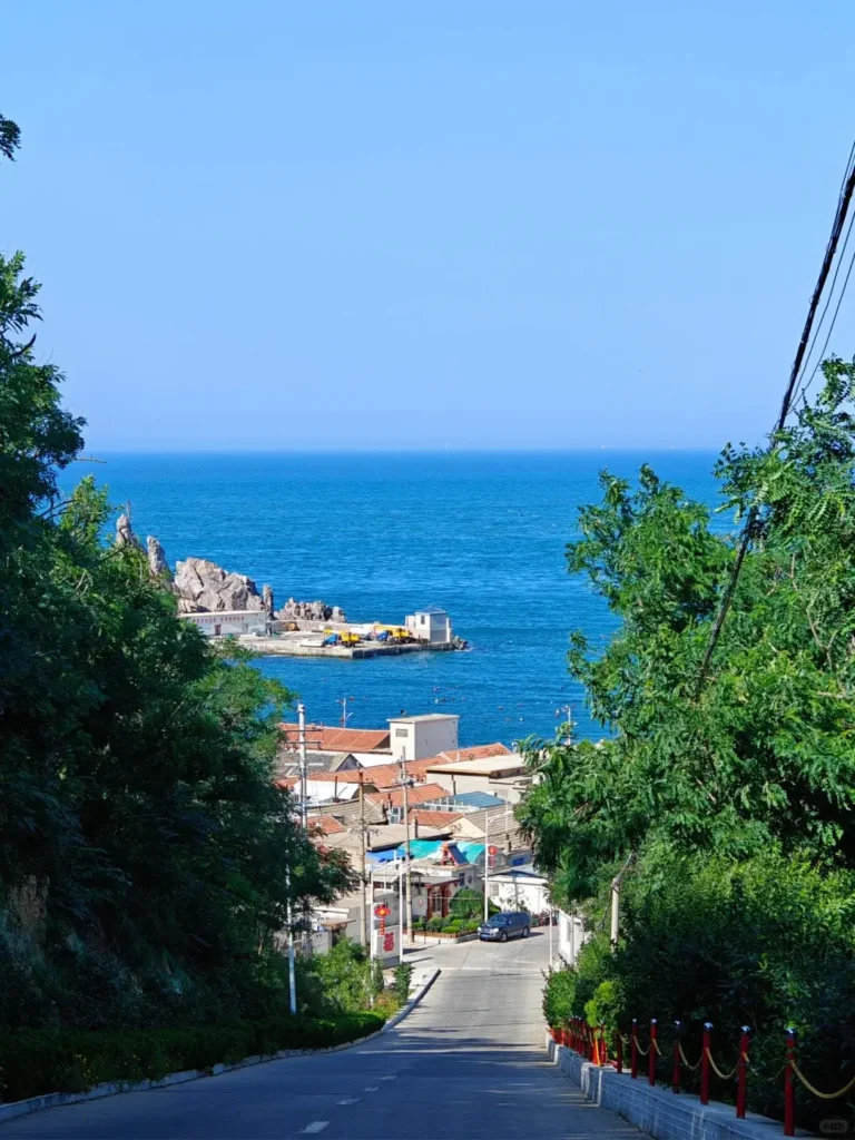 China Itinerary
13 days off the beaten path
Mount Tai hike
Confucius hometown
Qingdao coast