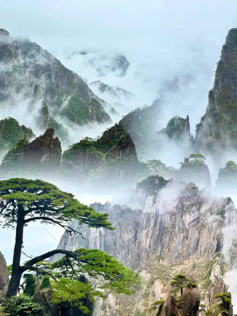 HuangShan
Yellow Mountain Itinerary
Huangshan
Anhui travel guide