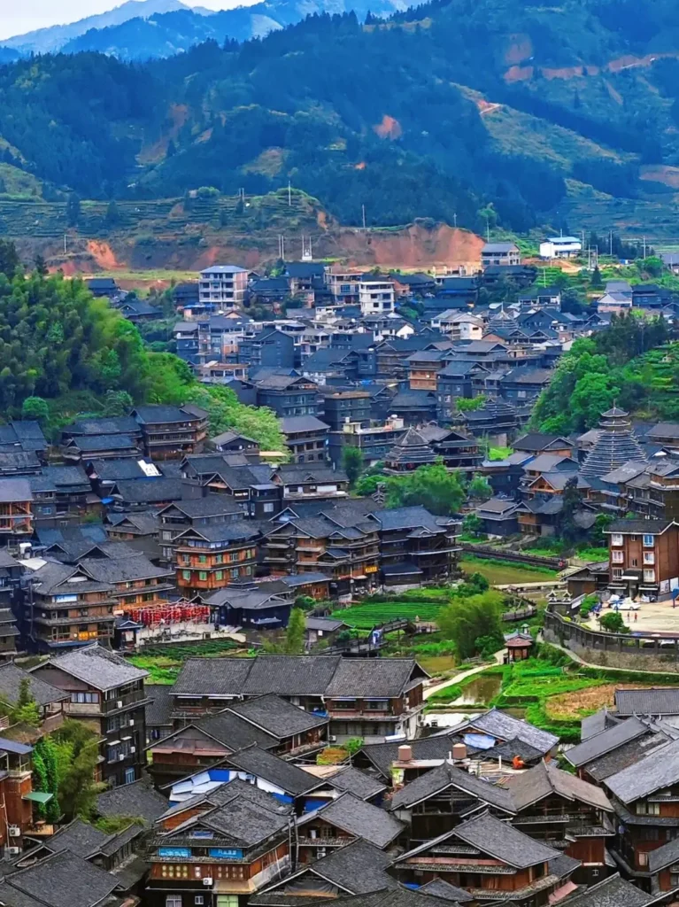 Liuzhou travel guide
Liuzhou itinerary
Luosifen
San jiang
top attractions
China travel
Exploring the rich culinary culture of Snail Noodles using this comprehensive Liuzhou itinerary.