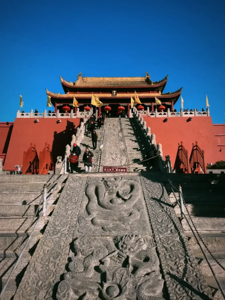 Henan itinerary
Henan travel guide
China travel
Luoyang
Dragon Pavilion
Kaifeng