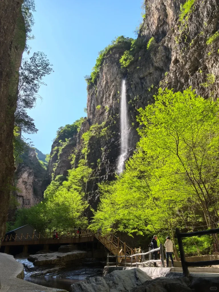 Hiking the magnificent Baili Gorge to discover the top Baoding attractions on your Baoding itinerary.
Baoding travel guide
Things to do in Baoding
Baoding attractions
Baoding itinerary
Western Qing Tombs
Yesanpo