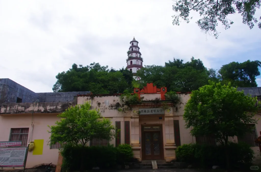 Yulin travel guide
Things to do in Yulin
Yulin attractions
Yuntian Palace
Yulin itinerary
Shiyi Tower (Shiyi Wenta)