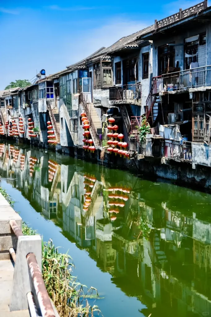 Walking through Shengfang Ancient Town to discover the top Langfang attractions on your Langfang itinerary.
Langfang travel guide
Things to do in Langfang
Langfang attractions
Langfang itinerary
Only Dazuilou
Dream of the Red Chamber