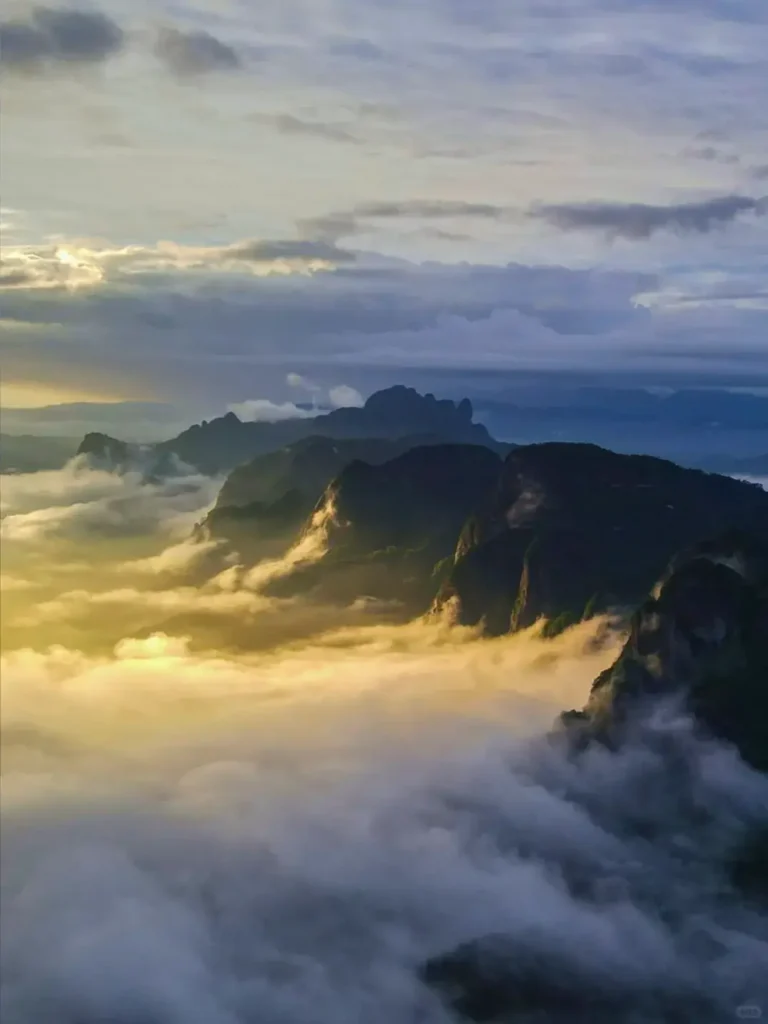 Yulin travel guide
Things to do in Yulin
Yulin attractions
Yuntian Palace
Yulin itinerary
Duqiao Mountain
Hiking the alpine meadows of Mount Darong to experience the best things to do in Yulin