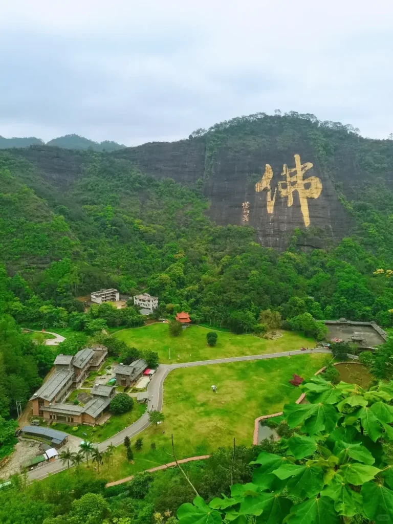 Yulin travel guide
Things to do in Yulin
Yulin attractions
Yuntian Palace
Yulin itinerary
Duqiao Mountain
Hiking the alpine meadows of Mount Darong to experience the best things to do in Yulin