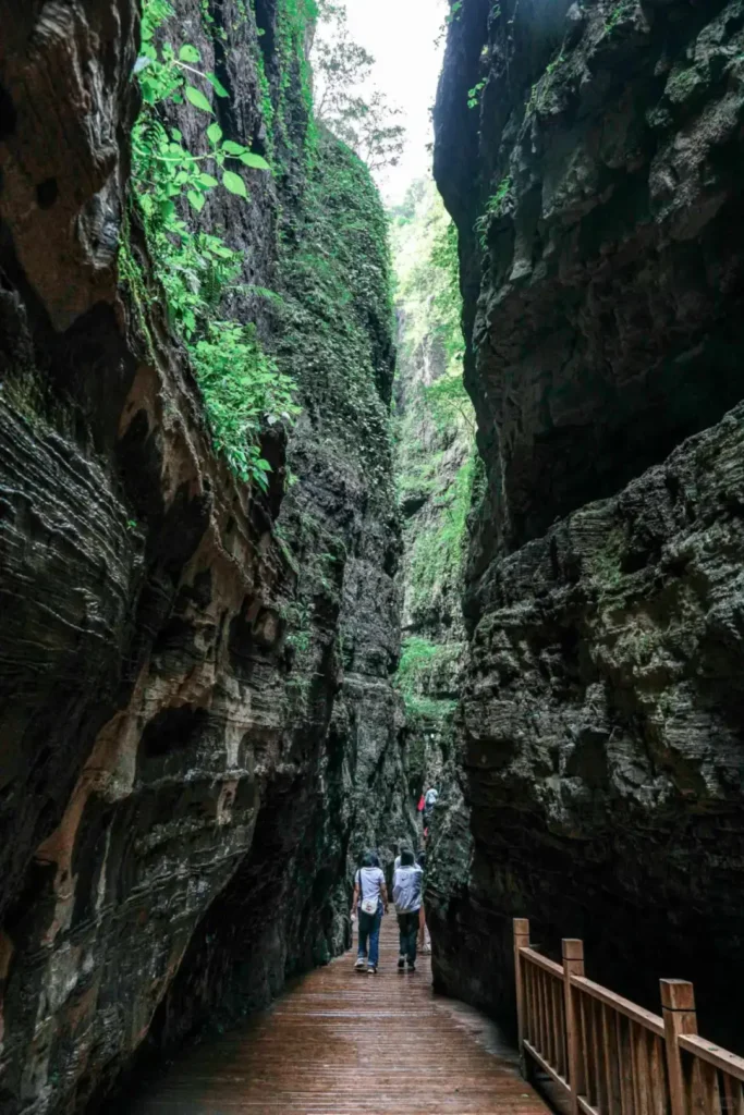 Hiking the magnificent Baili Gorge to discover the top Baoding attractions on your Baoding itinerary.
Baoding travel guide
Things to do in Baoding
Baoding attractions
Baoding itinerary
Western Qing Tombs
Yesanpo