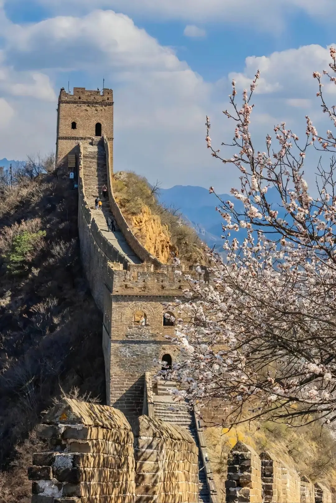 Hebei travel guide
Things to do in Hebei
Hebei attractions
Hebei itinerary
Great Wall of China
Chengde
A breathtaking view of the Great Wall to highlight the best things to do in Hebei