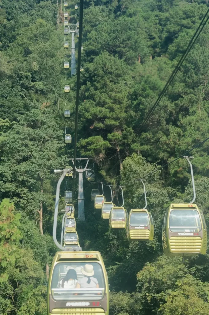 Guizhou itinerary
Guizhou travel guide
China travel
Qianlingshan Park