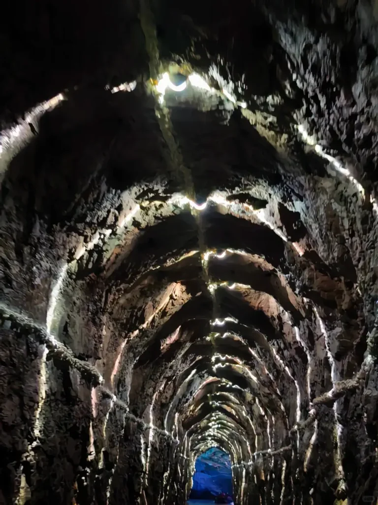 Guizhou itinerary
Guizhou travel guide
Huangguoshu Waterfall
Miao village
Kaili
China travel
Dragon Palace Cave (Longgong)