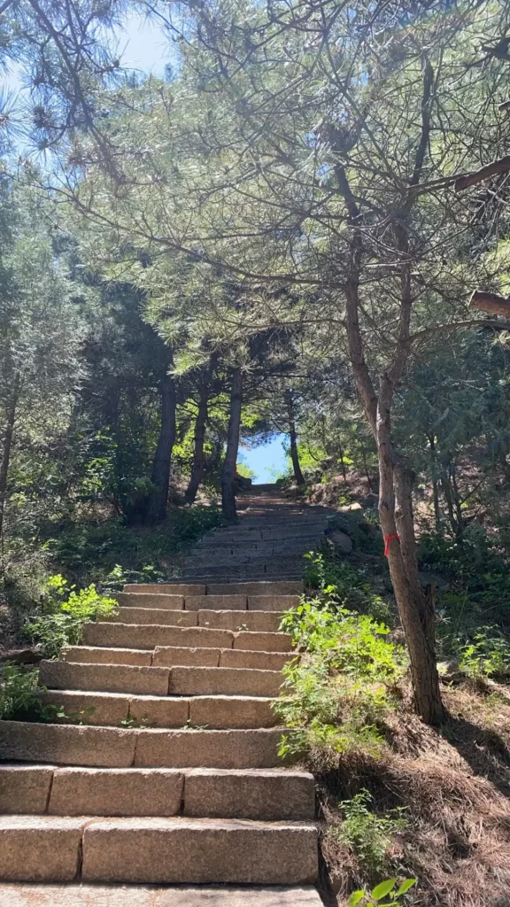 East Peak (Dongdashan)