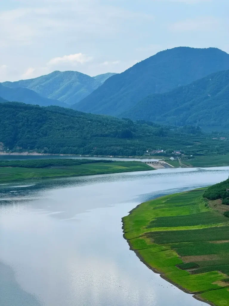 Dandong travel guide
Things to do in Dandong
Dandong attractions
Dandong itinerary
Yalu River
Tiger Mountain Great Wall
North Korea border