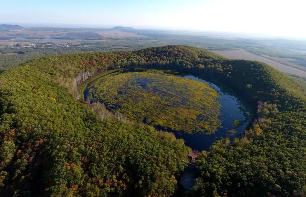 A breathtaking view of the northern frontier, providing inspiration for your ultimate Heilongjiang itinerary and Heilongjiang travel guide.
Heilongjiang travel guide
things to do in Heilongjiang
Heilongjiang itinerary
Harbin Ice and Snow World
Wudalianchi geopark
Sino-Russian border
Mohe Arctic Village
Zhalong Nature Reserve
