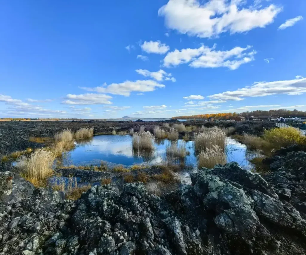 A breathtaking view of the northern frontier, providing inspiration for your ultimate Heilongjiang itinerary and Heilongjiang travel guide.
Heilongjiang travel guide
things to do in Heilongjiang
Heilongjiang itinerary
Harbin Ice and Snow World
Wudalianchi geopark
Sino-Russian border
Mohe Arctic Village
Zhalong Nature Reserve