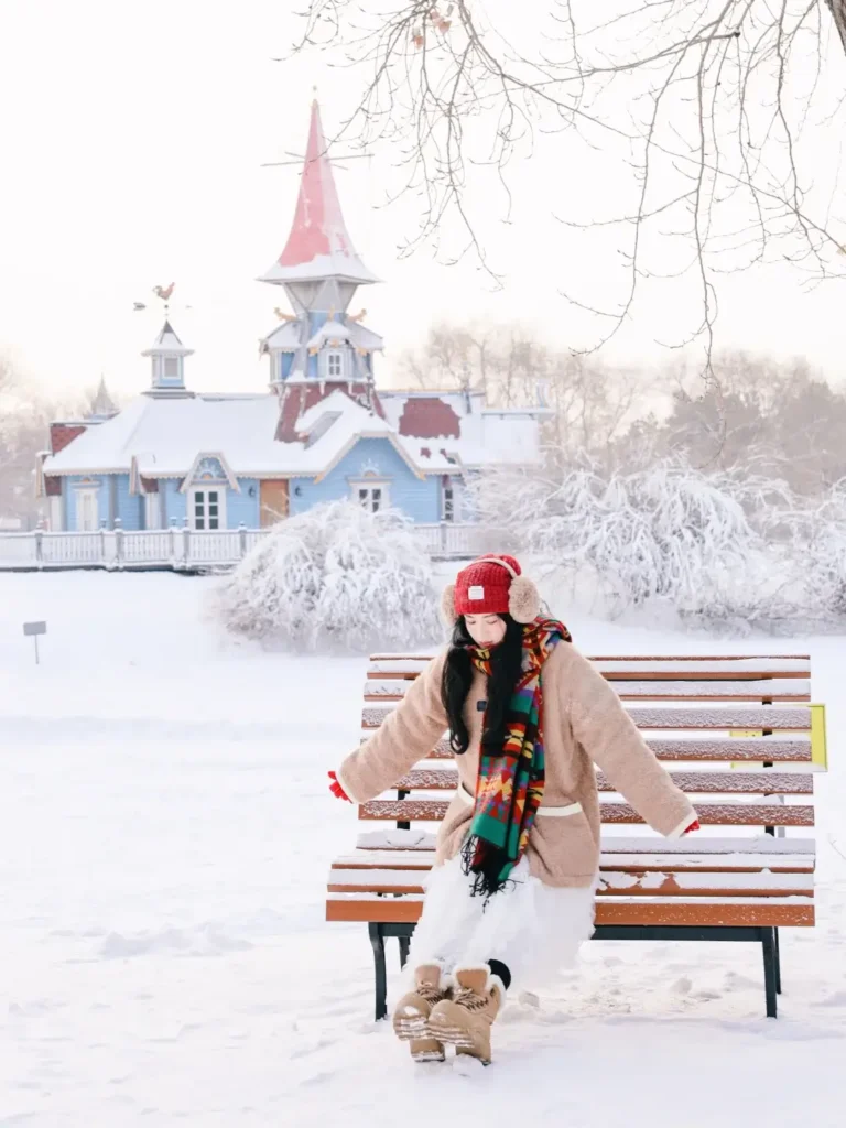 Beautiful traditional Russian-style wooden castles surrounded by deep white snow, a scenic hideaway featured in our Harbin 7-day itinerary.
Harbin 7-day itinerary
Things to do in Harbin
Harbin travel guide
Harbin Ice and Snow World
Central Street
St. Sophia Cathedral
Sun Island