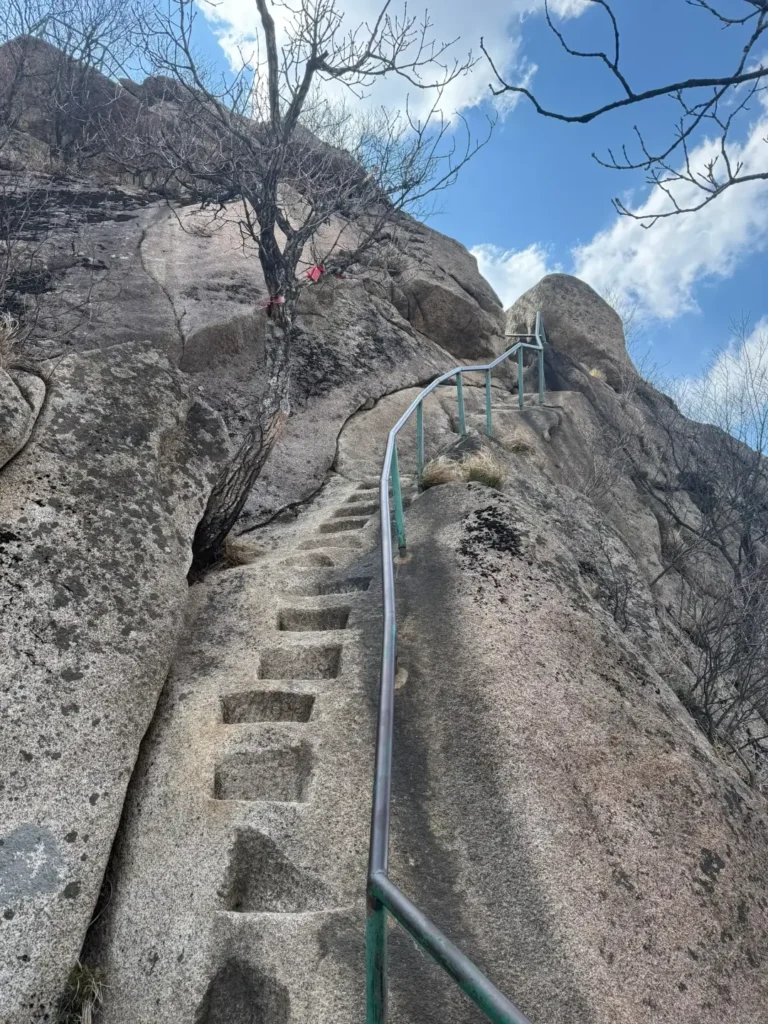 Dandong travel guide
Things to do in Dandong
Dandong attractions
Dandong itinerary
Yalu River
Tiger Mountain Great Wall
North Korea border