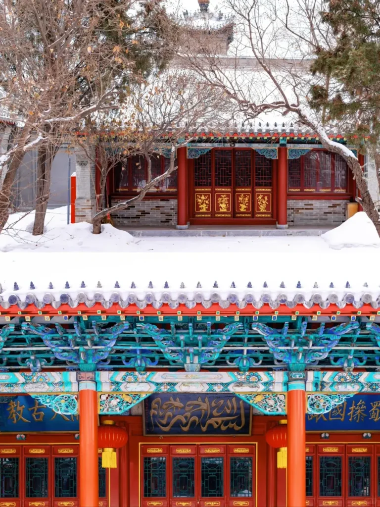 The historical Bukui Mosque standing elegantly in the city center, a premier cultural destination included in our Qiqihar travel guide.
Qiqihar travel guide
Things to do in Qiqihar
Qiqihar itinerary
Zhalong Nature Reserve
Bukui Mosque
Longsha Park