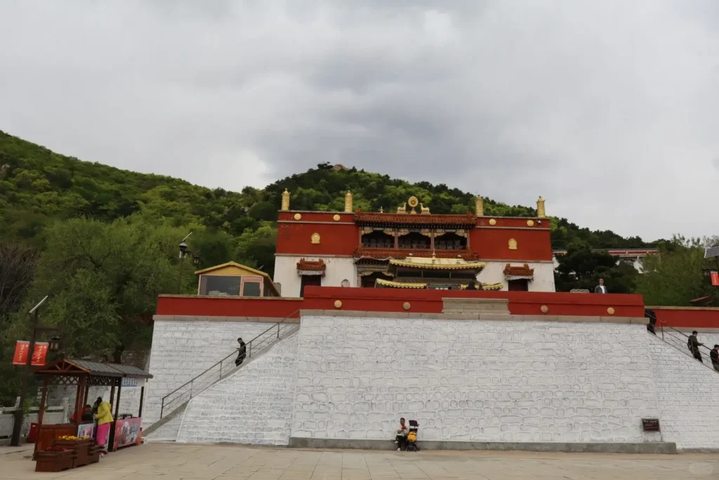 Fuxin travel guide
Things to do in Fuxin
Fuxin attractions
Fuxin itinerary
Fuxin Agate
Haitang Mountain
Ruiying Temple
