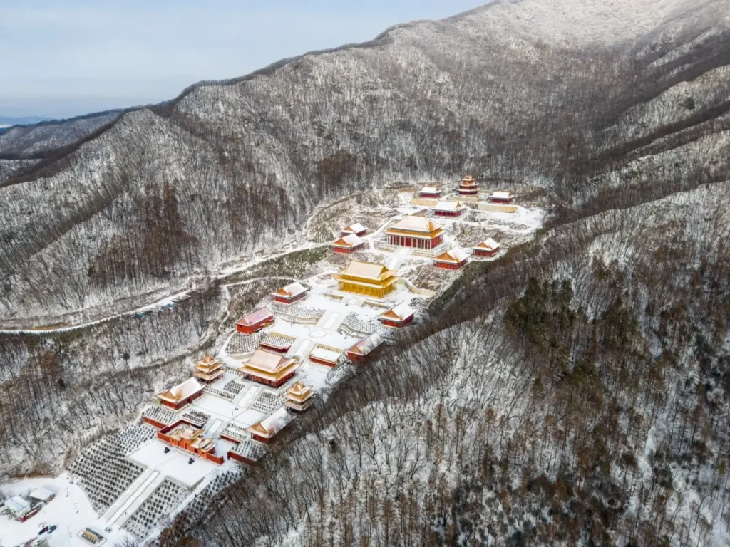 Jilin City travel guide
things to do in Jilin City
Jilin City itinerary
Jilin rime ice
Wusong Dao
Vanke Songhua Lake ski resort
Manchu copper hot pot
