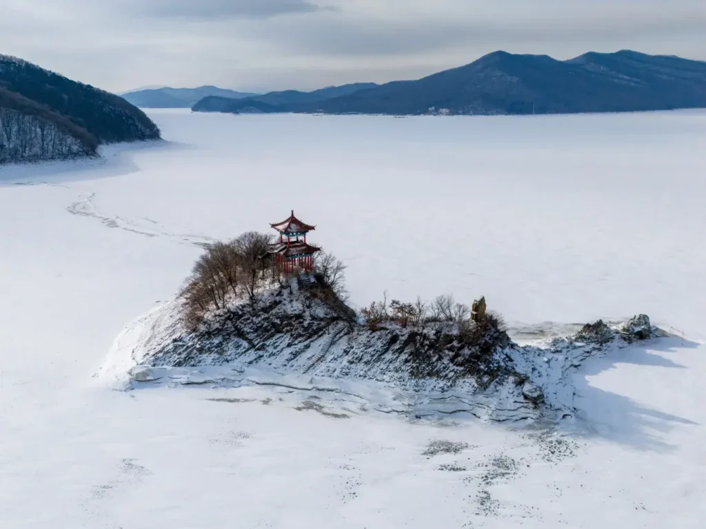 Jilin City travel guide
things to do in Jilin City
Jilin City itinerary
Jilin rime ice
Wusong Dao
Vanke Songhua Lake ski resort
Manchu copper hot pot