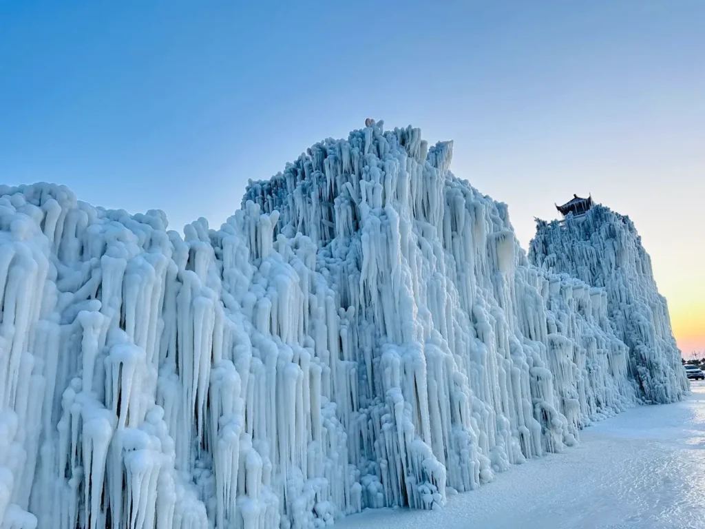 Witness a live winter fishing spectacle, a top recommendation in our Songyuan travel guide.
Songyuan travel guide
Things to do in Songyuan
Songyuan attractions
Songyuan itinerary
Chagan Lake
Winter Fishing
Qianguo Grassland
Longhua Temple