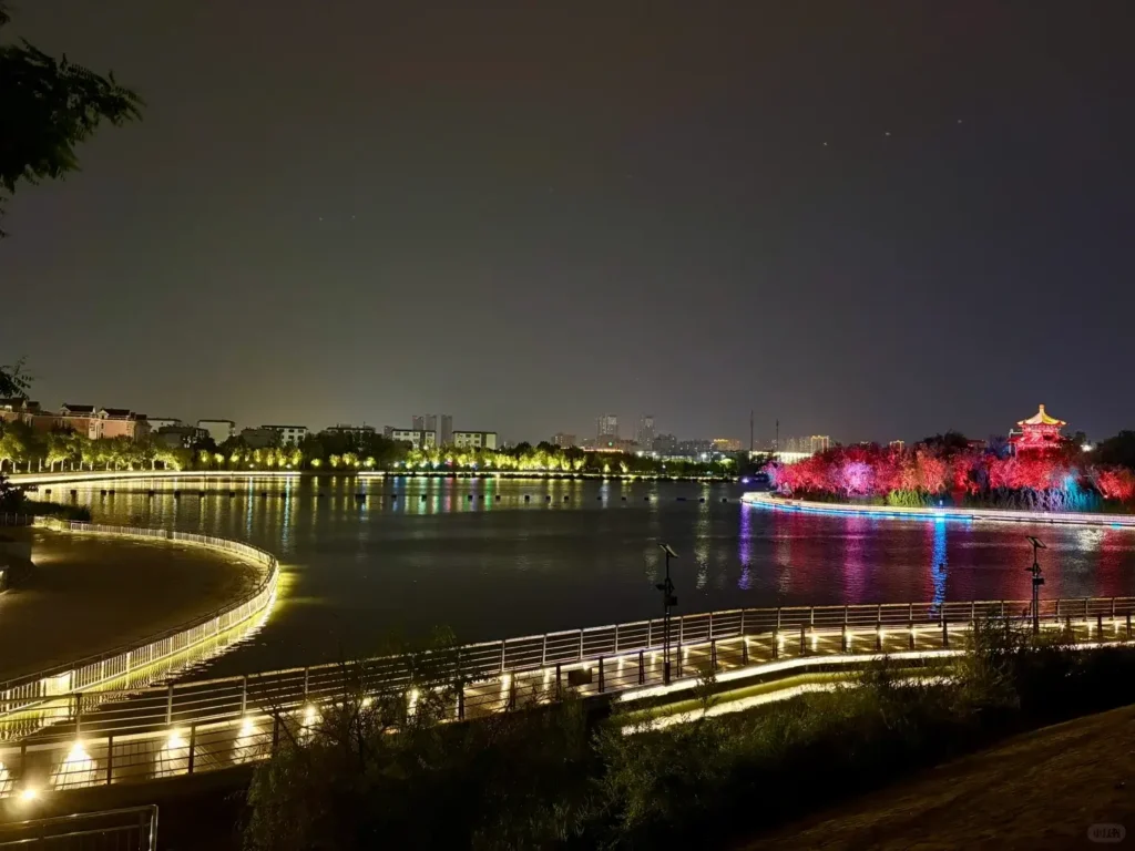 Cruising the Grand Canal to discover the top Cangzhou attractions.
Cangzhou travel guide
Things to do in Cangzhou
Cangzhou attractions
Cangzhou itinerary
Grand Canal
Wuqiao Acrobatics
Iron Lion