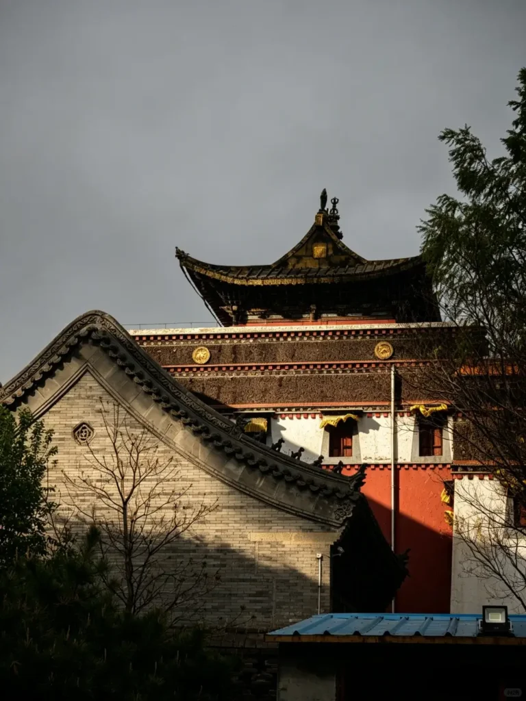 Visiting Ruiying Temple is one of the top Fuxin attractions outlined in this Fuxin travel guide.
Fuxin travel guide
Things to do in Fuxin
Fuxin attractions
Fuxin itinerary
Fuxin Agate
Haitang Mountain
Ruiying Temple
