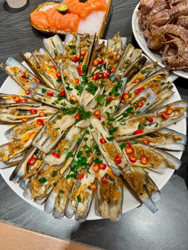 Eating river crabs is a core feature of this comprehensive Panjin travel guide.
