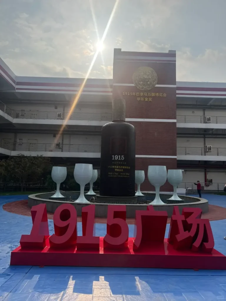 Hengshui travel guide
Things to do in Hengshui
Hengshui attractions
Hengshui itinerary
Hengshui Lake
Inside-painted snuff bottles