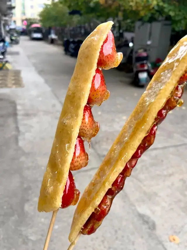 Candied Haws and Frozen Fruits (Bing Tang Hulu & Dong Li)