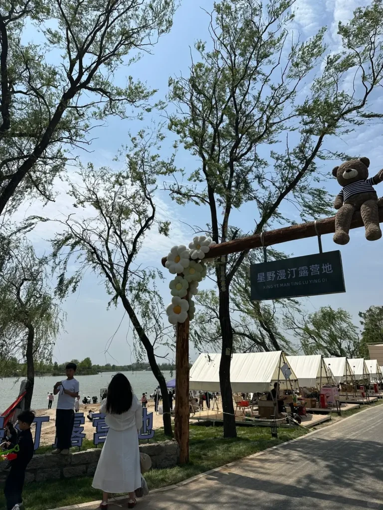 Bird watching at Hengshui Lake is one of the top things to do in Hengshui.
Hengshui travel guide
Things to do in Hengshui
Hengshui attractions
Hengshui itinerary
Hengshui Lake
Inside-painted snuff bottles