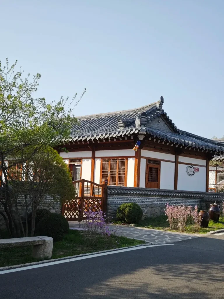 Yanbian travel guide
things to do in Yanbian
Yanbian itinerary
Yanji travel
North Korea border tour China
Korean-Chinese cuisine
Dragon Tiger Tower